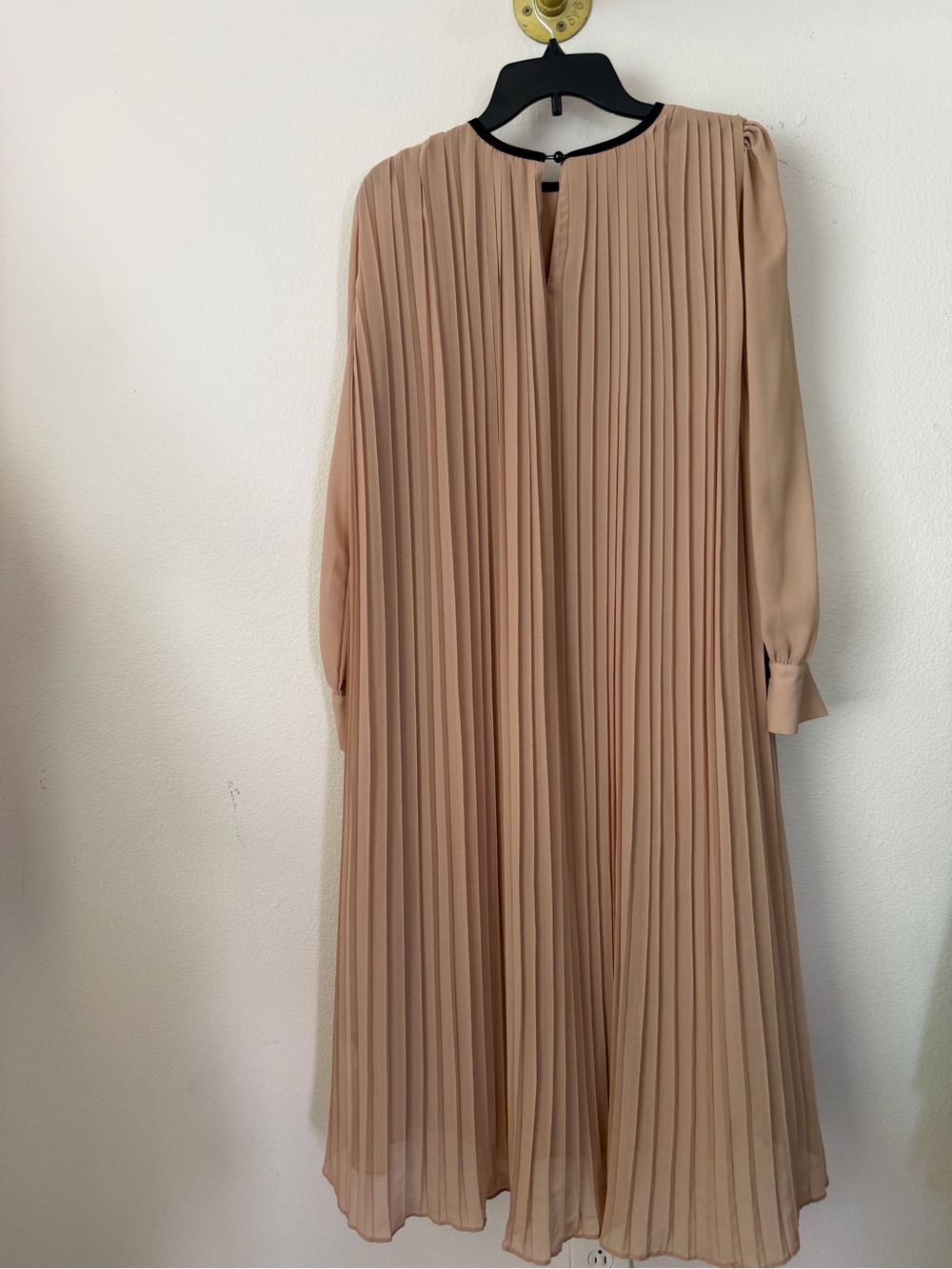 SHEIN Beige pleated maxi dress - Picture 5 of 7